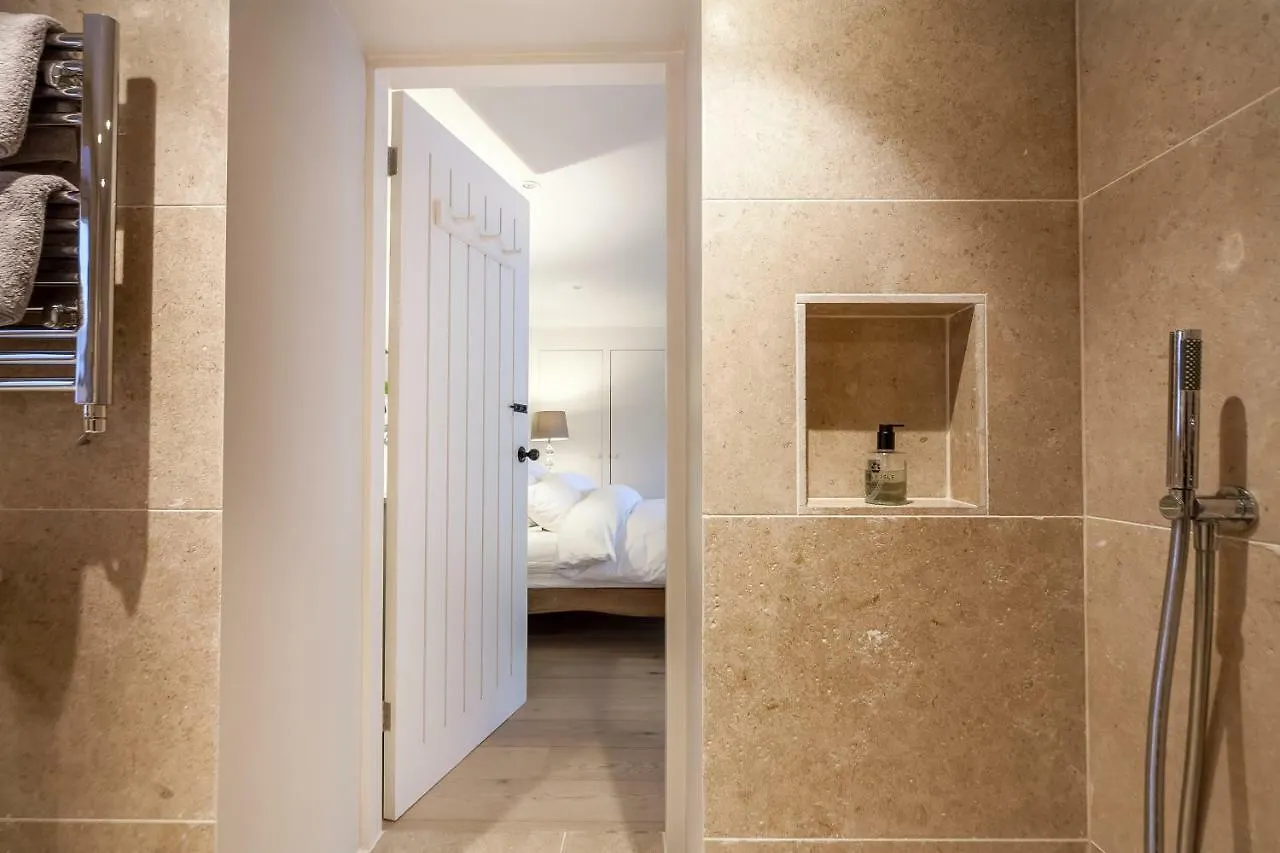 The Lodge Bath 0*,  United Kingdom